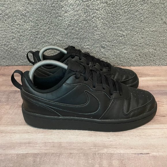 Nike Court Borough Low 2 GS size 6.5Y BQ5448 001 Black Shoes Sneakers Ships ASAP - Picture 1 of 8